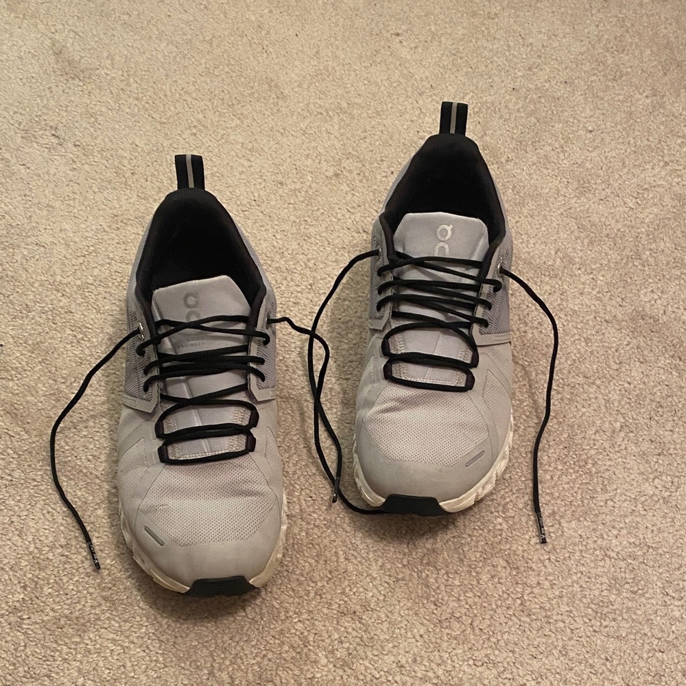 ON CLOUD gray tennis shoes